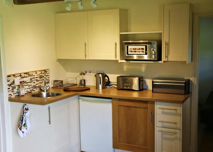 The Lodge - 2 Acres Of Garden With Hot Tub And Fire Pit And Bbq