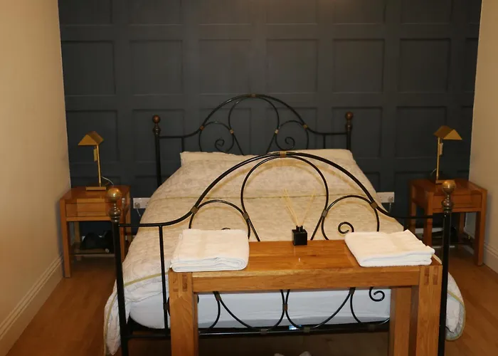 The Lodge - 2 Acres Of Garden With Hot Tub And Fire Pit And Bbq