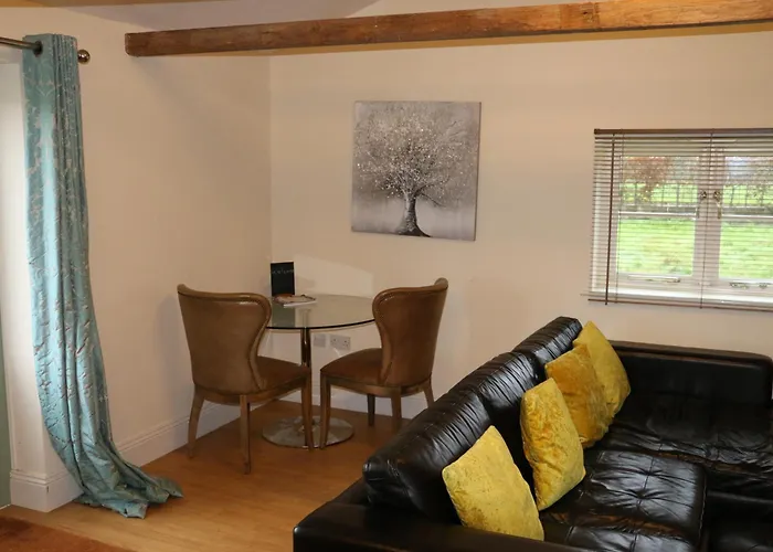 The Lodge - 2 Acres Of Garden With Hot Tub And Fire Pit And Bbq