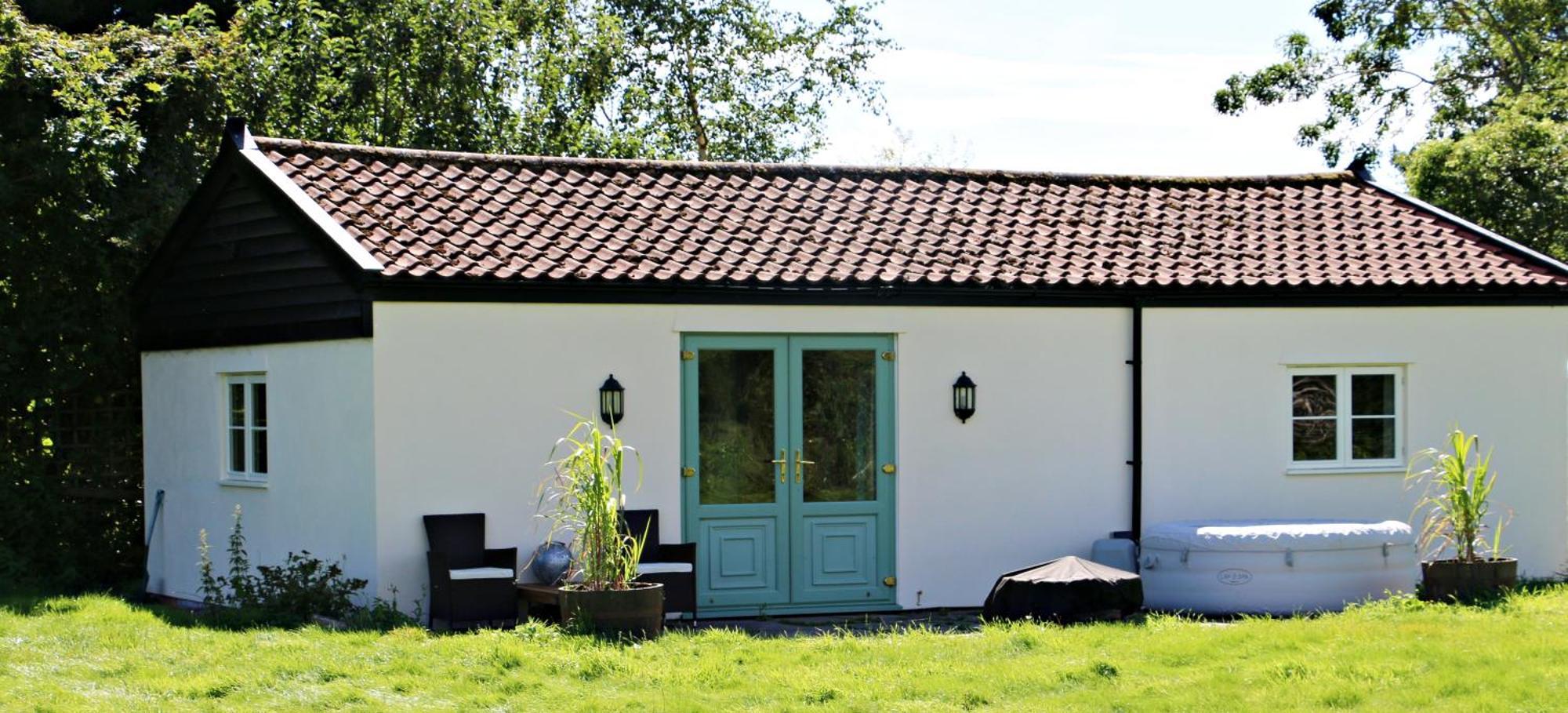 The - 2 Acres Of Garden With Hot Tub And Fire Pit And Bbq